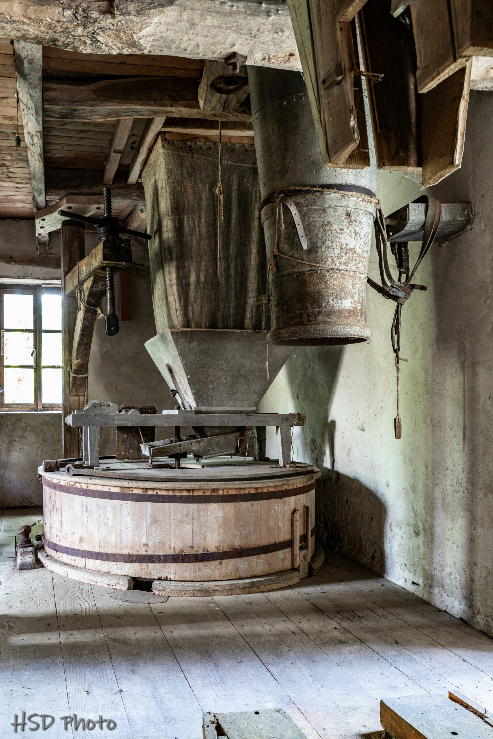 Les meules en pierre - Niveau 2 - Moulin Bovagnet - Association À la découverte du passé de La Bridoire